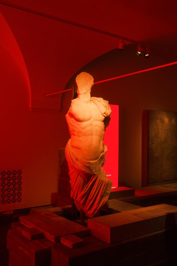 Efter at kejser Nero blev erklæret statsfjende af senatet, var det kutyme at hakke ansigtet af de statuer, der fandtes af ham rundtomkring. Denne er fra Vincenza i Italien fra 54-68 efter vor tidsregning. Foto: Ana Cecilia Gonzalez