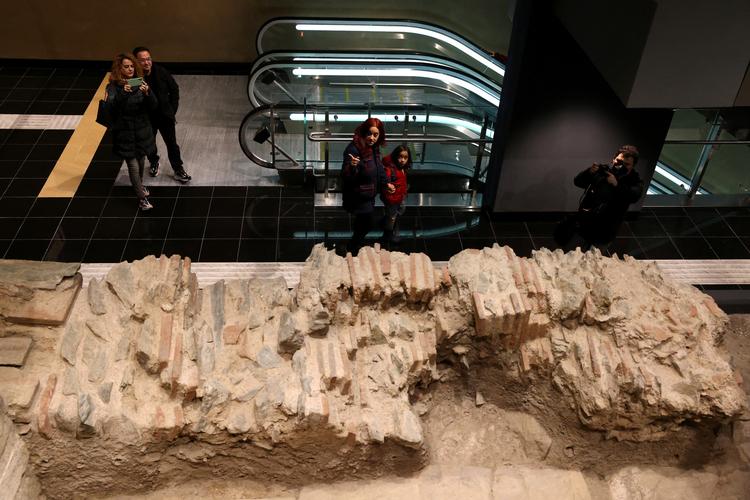 Venizelou metrostation viser nu en udstilling af søjler og brostensbelægninger. Foto: Alexandros Avramidis/Ritzau Scanpix