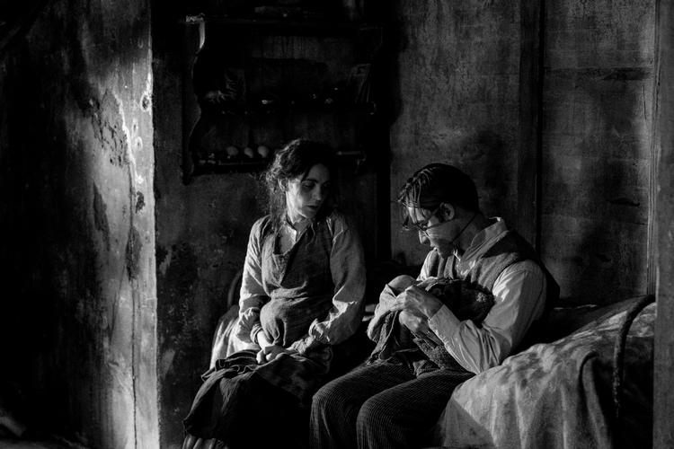 'Pigen med nålen' er inspireret af en virkelig historie om danmarkshistoriens værste seriemorder, Dagmar Overbye, der i 1921 blev dømt for mord på ni spædbørn. Foto: Lukasz Bak/Free