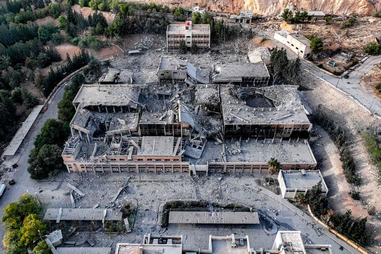 Israelsk luftbombardement har lagt det det syriske forskningscenter Barzeh øde efter Assad-diktaturets fald. Centret tilhørte det syriske forsvarsministerium i det nordlige Damaskus. Foto: Omar Haj Kadour/Ritzau Scanpix