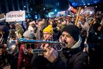 Tusindvis af utilfredse slovakker gik torsdag på gaden i protest mod kulturminister Martina Simkovicova.. Foto: Tomas Benedikovic/Ritzau Scanpix
