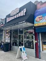 Javiel Rodriguez kom til USA som 19-årig og har kæmpet sig frem til at eje en frisørsalon i New York-bydelen Bronx. 