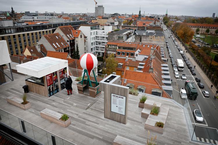 Filmtaget ligger på Det Danske Filminstituts tagterrasse i Gothersgade og er på 1.700 kvadratmeter med udsigt over Kongens Have i København.   Foto: Jens Dresling
