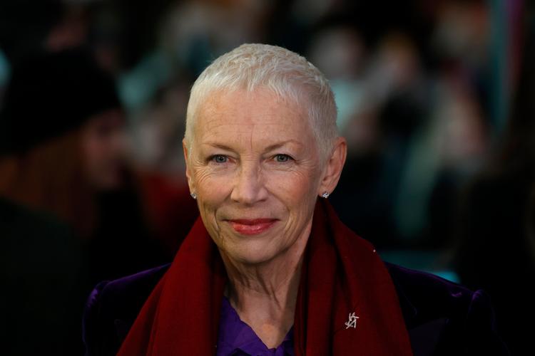 Annie Lennox har siden begyndelsen af 1980’erne beriget popscenen med sin lige dele cool og varme stemme. I dag bor den skotske kunstner, der nu fylder 70, i USA. Foto: Mary Schwalm/Ritzau Scanpix