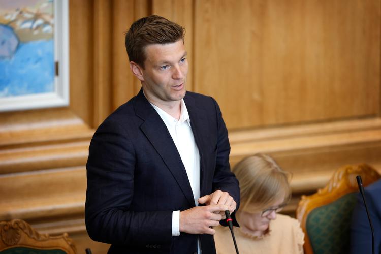 SF advarer mod forhastet lovgivning, når regeringen og et bredt flertal i denne uge vedtager skattelettelser med tilbagevirkende kraft, der ser ud til at komme flere iværksættere til gode. Her er det næstformand i Folketingets Skatteudvalg, Sigurd Agersnap (SF).   Foto: Jens Dresling