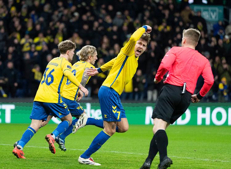 Brøndbys Daniel Wass scorede på straffe under DBU Pokalen kvartfinalekampe mod AGF på Brøndby Stadion søndag.  Foto: Claus Bech/Ritzau Scanpix