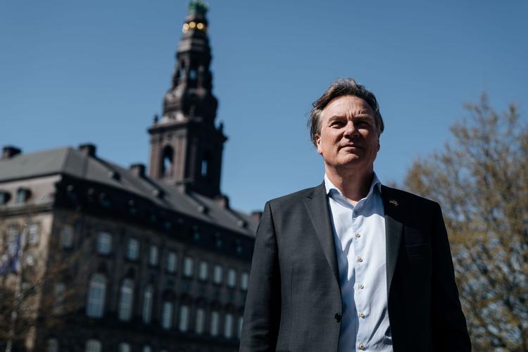 Peter Mogensen har beskæftiget sig med dansk politik i en længere årrække, men han skriver også romaner. Foto: Kasper Løjtved