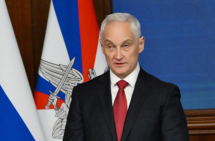 Ruslands forsvarsminister, Andrej Belousov, talte tirsdag ved et møde i sit ministerium om blandt andet de krav, Rusland vil have opfyldt for at gå ind i fredsforhandlinger om Ukraine.  Foto: Grigory Sysoev/Ritzau Scanpix