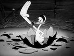Tegnerne fra Warner Bros. gjorde alt for, at deres figurer ikke skulle være nuttede som Disneys, som de elskede at drille. Blandt andet ved at gøre Anders And til Hitler i krigssatiren 'The Ducktators' fra 1942. Foto: Warner Bros.