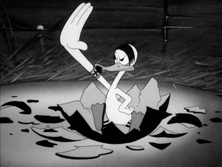 Tegnerne fra Warner Bros. gjorde alt for, at deres figurer ikke skulle være nuttede som Disneys, som de elskede at drille. Blandt andet ved at gøre Anders And til Hitler i krigssatiren 'The Ducktators' fra 1942. Foto: Warner Bros.