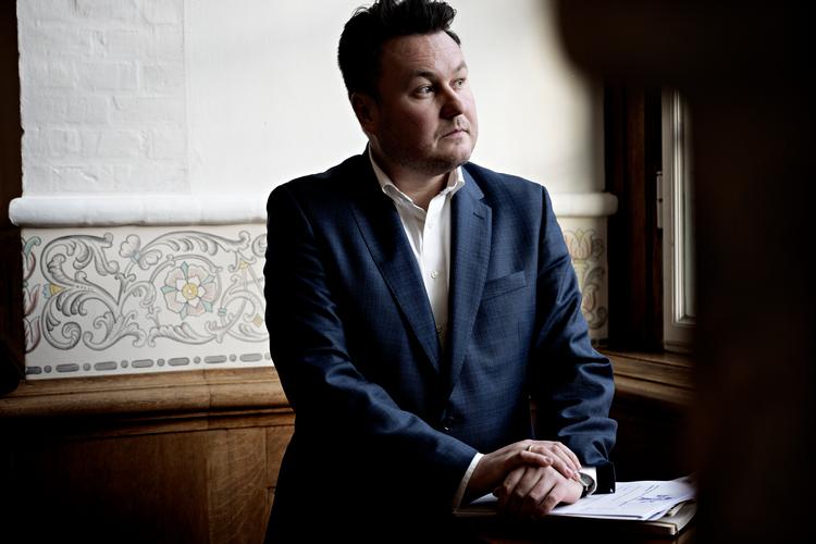 Socialdemokraternes indfødsretsordfører Anders Kronborg stemte sammen med resten af regeringen imod forslaget om at fjerne to personer fra listen over dem, der står til at få ret til dansk pas om få dage. Han er tryg ved de personer, der får tildelt statsborgerskab, siger han.  Foto: Martin Lehmann