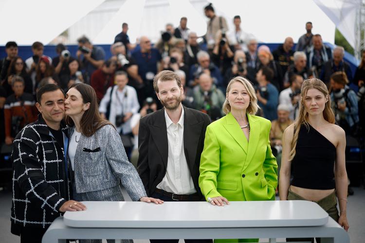 Holdet bag 'Pigen med nålen' ved Cannes Film Festivalen i 2024. Foto: Stephane Mahe/Ritzau Scanpix