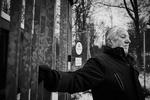 Det er næsten fem år siden, at den gamle ammunitionsfabrik i Elling lukkede efter 12 år på private hænder. Tidligere afdelingschef Knud Børge Johansen ser frem til, at der igen kommer liv inde bag det sikrede område. Foto: Claus Bjørn Larsen