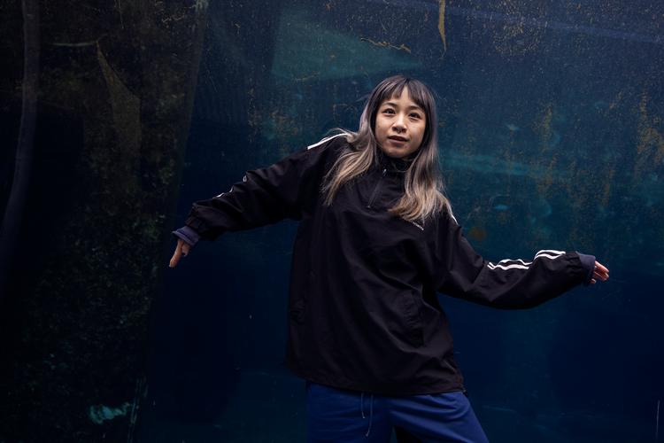 Yi-Shao er er danser hos Dansk Danseteater. Her er hun fotograferet i Zoologisk Have. Foto: Nicolai West