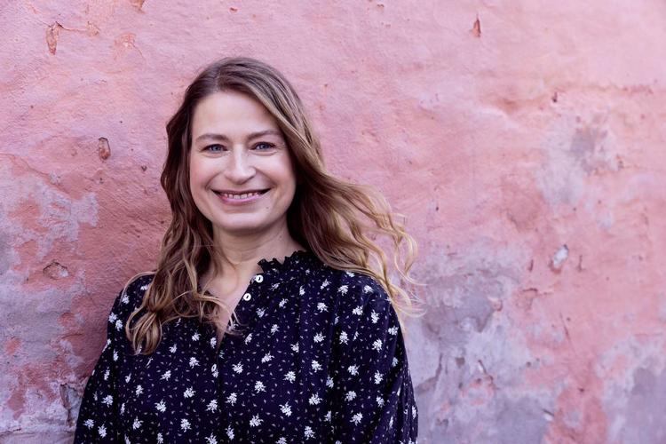 Ud over syv romaner har Christina Englund skrevet digte, noveller og artikler. Næste skridt for forfatteren, der nu fylder 50, bliver manuskripter til film eller tv.  Foto: Mathilde Schmidt