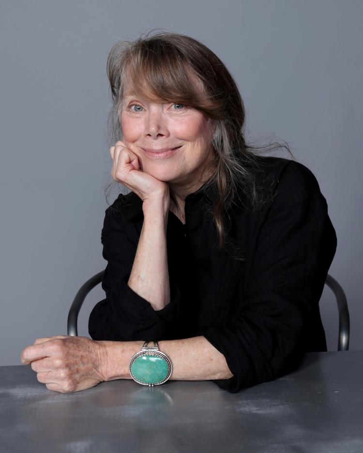 I 2018 spillede Sissy Spacek over for Robert Redford i hans værdige farvelfilm 'Den sidste gentleman' og viste endnu engang, at hun synes at have alle aldre i sig på samme tid.  Nu fylder hun 75. Foto: Rebecca Cabage/Ritzau Scanpix