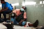 Væbnede grupper har næsten total kontrol over hovedstaden og har vide beføjelser over resten af landet. De har angrebet hospitaler for at demonstrere deres magt over regeringen og har tvunget de fleste til at lukke. Foto: Stringer/Ritzau Scanpix