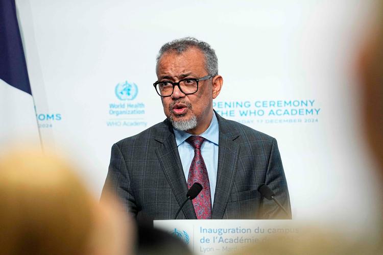 WHO-chef Tedros Adhanom Ghebreyesus var på vej om bord på et fly i Yemens hovedstad, da lufthavnen kom under angreb. Tre mennesker blev dræbt under angrebet på lufthavnen, og 30 blev såret. WHo-chefen er uskadt. Foto: Laurent Cipriani/Ritzau Scanpix