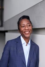 Naomi Beckwith fra Guggenheim i New York er kvinden, som skal redde Documenta efter skandaler. Ved sin præsentation sagde hun: »Jeg er ydmyg overfor tyngden af  ansvaret, men lige så spændt på at dele min research og mine ideer med denne historiske og generøse institution«. Foto: Nicolas Wefers
