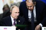 Sergej Lavrov (th) har været russisk udenrigsminister siden 2004. Han mener, at Danmark med militær støtte til Ukraine er med til at eskalere konflikten med Rusland.  Foto: Imago/vladimir Astapkovich/Ritzau Scanpix