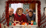 Brendan O’Carroll i midten i rollen som Agnes Brown – eller bare Mammy – i serien 'Mrs. Brown's Boys'. Foto: PR-foto BBC