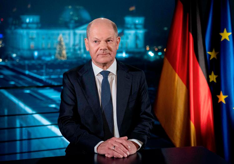 Olaf Scholz' nytårstale blev optaget 29. december og sendes på tv nytårsaften. Billedet er fra dengang, han efterfølgende mødte pressen.  Foto: Soeren Stache/Ritzau Scanpix