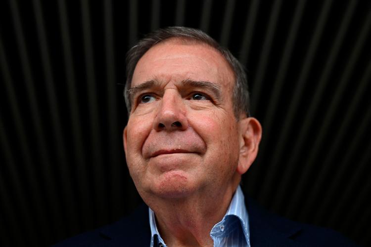 Edmundo González Urrutia planlægger at vende tilbage til Venezuela fra sit eksil 10. januar for at blive taget i ed som ny præsident, selv om der nu er udlovet en dusør på 100.000 dollars for oplysninger, der kan føre til hans anholdelse. Foto: Federico Parra/Ritzau Scanpix