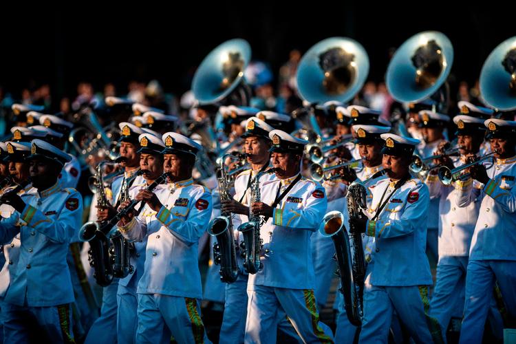 Myanmar fejrer lørdag sin nationaldag. Det sker blandt andet med en militærparade igennem hovedstaden Naypyidaw. Foto: Str/Ritzau Scanpix