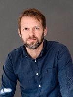 Dennis Nørmark er antropolog, forfatter, foredragsholder, debattør og konsulent og blev for alvor kendt med bogen 'Pseudoarbejde'. Nu debuterer han som romanforfatter med 'Harare'. Foto: Les Kaner