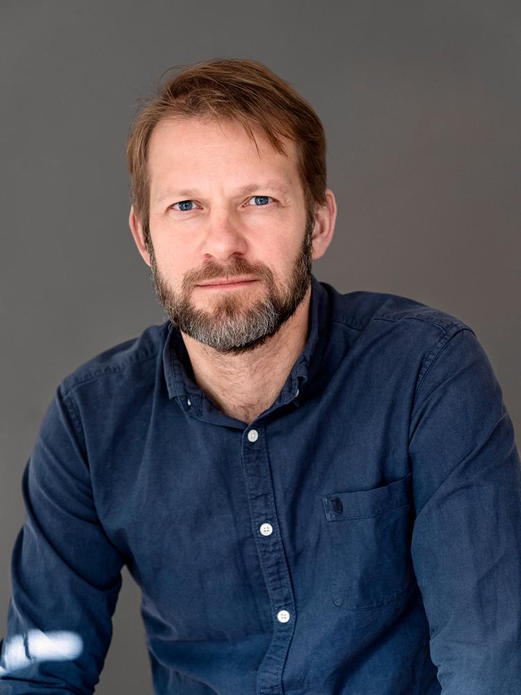 Dennis Nørmark er antropolog, forfatter, foredragsholder, debattør og konsulent og blev for alvor kendt med bogen 'Pseudoarbejde'. Nu debuterer han som romanforfatter med 'Harare'. Foto: Les Kaner