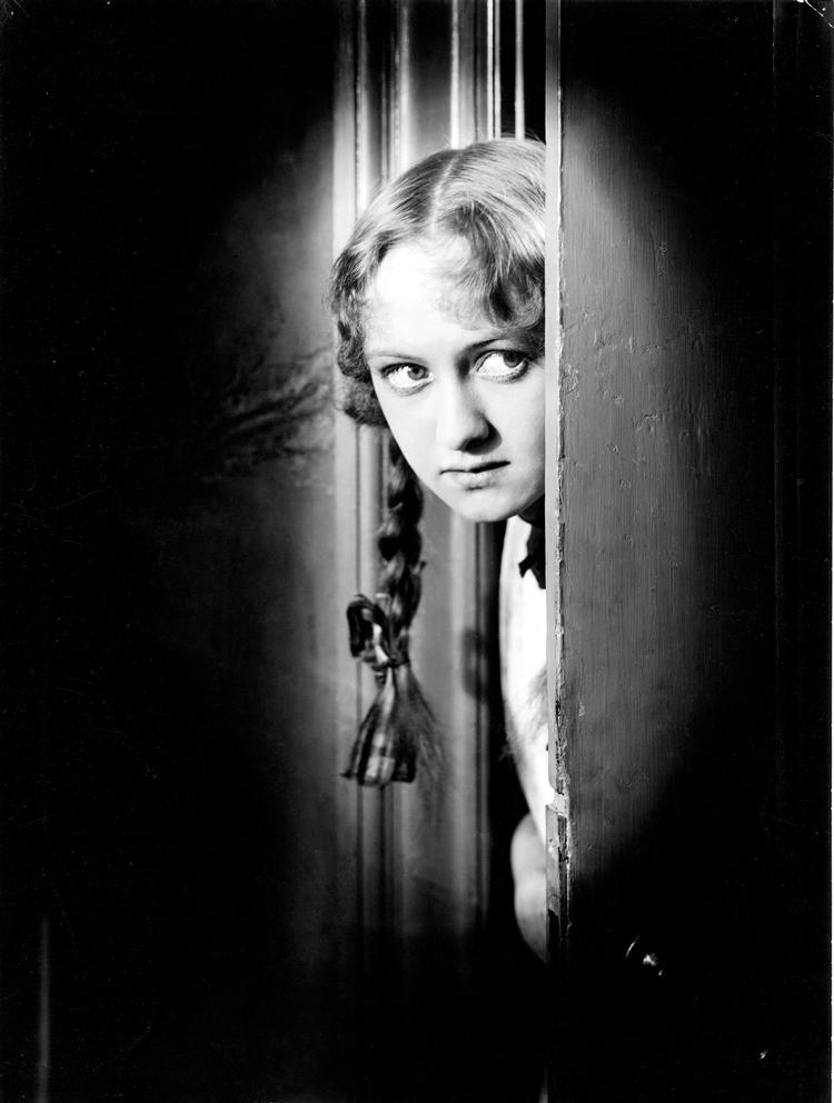 Carl Th. Dreyers oversete feministiske mesterværk 'Du skal ære din hustru' blev så populær i sin samtid, at instruktøren  blev inviteret til at indspille 'Jeanne d’Arc’ på fransk grund.  Filmen handler om en hustyran, der koster rundt med sin kone, indtil hans gamle barnepige sætter ham på plads.  Foto: Det Danske Filminstitut