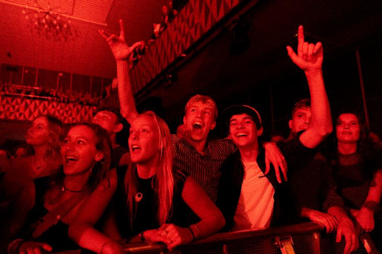 Her ses publikum til en koncert med det danske band Barselona i Store Vega. Foto: Finn Frandsen