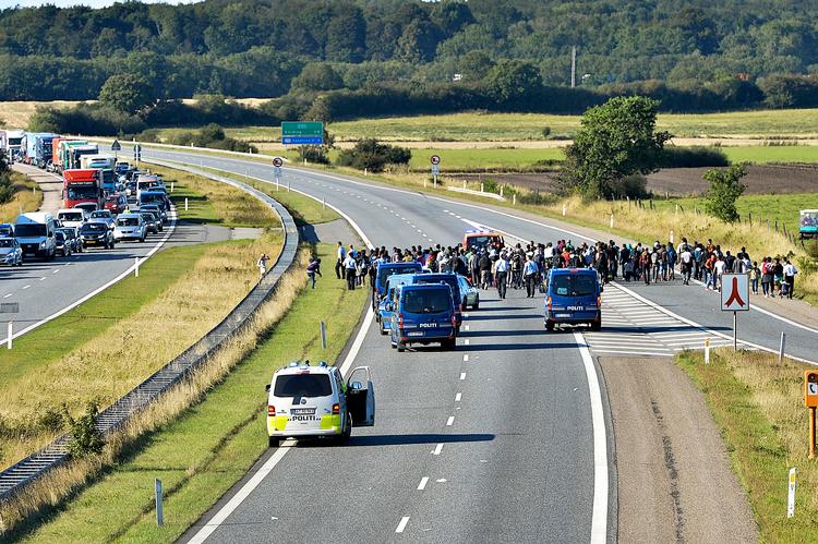 Flygtningestrømmene fra Syrien, hvoraf mange rejste igennem Danmark, fik i 2015 Sverige til at stramme sin indvandringspolitik. Det viser sig nu i det laveste antal asylansøgere i 40 år. Foto: Ernst van Norde/Ritzau Scanpix