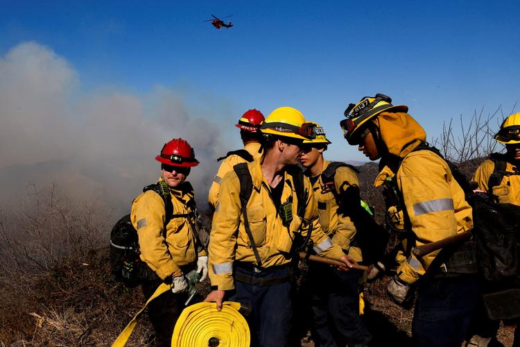 Det er ikke noget nyt fænomen, at rige amerikanere hyrer private brandvæsner. Men brandene i Los Angeles har igen sat liv i debatten, og flere af internettets stemmer forarges over den ulighed, som det udstiller.  Foto: Shannon Stapleton/Ritzau Scanpix