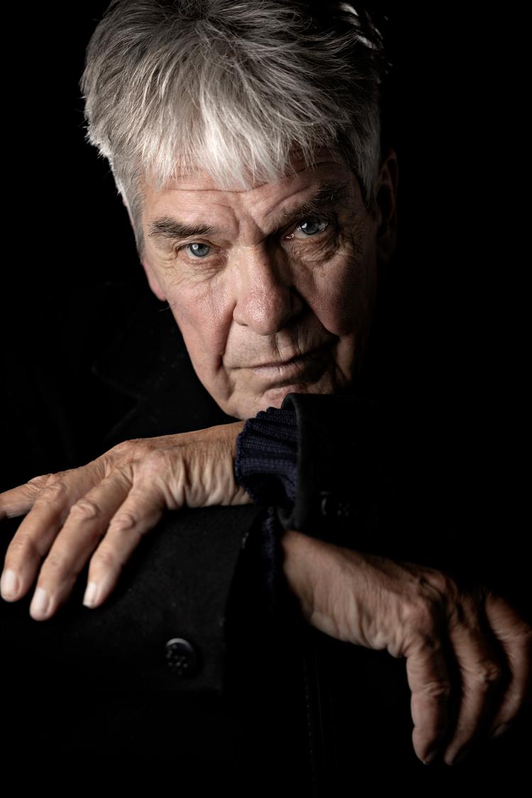 Egentlig er det en overraskelse, at han pludselig er så gammel. 80 år! Ib Michael? Det er da løgn! En forundring, der helt sikkert skyldes det stærke indtryk, man netop har af ham som evigung solskinsdreng i bestandig rejsende bevægelse. Arkivfoto: Martin Lehmann
