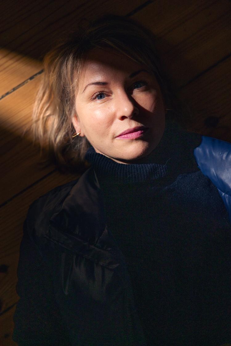 »Jeg er ikke god til at lave mad, og det er lidt dumt, for mit barn skal jo have noget ordentligt«, siger   Ivalo Frank, der fylder 50.    Foto: Nicolai West/POLITIKEN