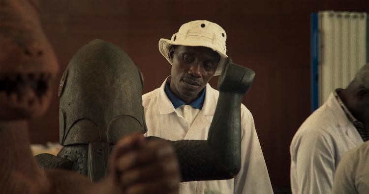 Konservatorerne i Paris og Benin har travlt med at sikre en så glat transport og repatriering som menneskeligt muligt.  Foto: Still fra filmen