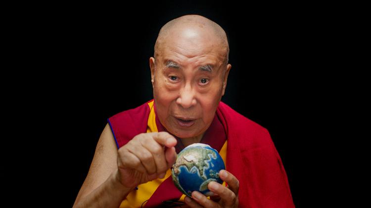 Vi skal passe bedre på den blå klode, inden det er for sent, påpeger Dalai Lama i filmen.  Foto: Still fra filmen