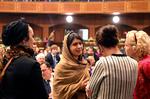 Kvinderetsaktivisten Malala Yousafzai var blandt deltagerne til weekendens topmøde om pigers uddannelse i muslimske lande. Malala sagde, at det var overvældende for hende at være tilbage i sit hjemland, Pakistan, hvor hun i 2012 blev hårdt såret ved et attentat begået af talebanere. Foto: -/Ritzau Scanpix