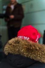 Også da Donald Trump Jr. besøgte Nuuk i Grønland i sidste uge, blev der delt Maga-kasketter ud til interesserede lokale. Foto: Daniel L. Johnsen/Ritzau Scanpix