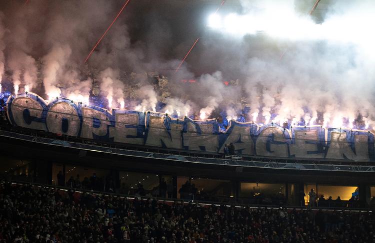 FCK-fans antændte pyroteknik da klubben mødte Bayern München på udebane i 2023. Foto: Sven Hoppe/Ritzau Scanpix