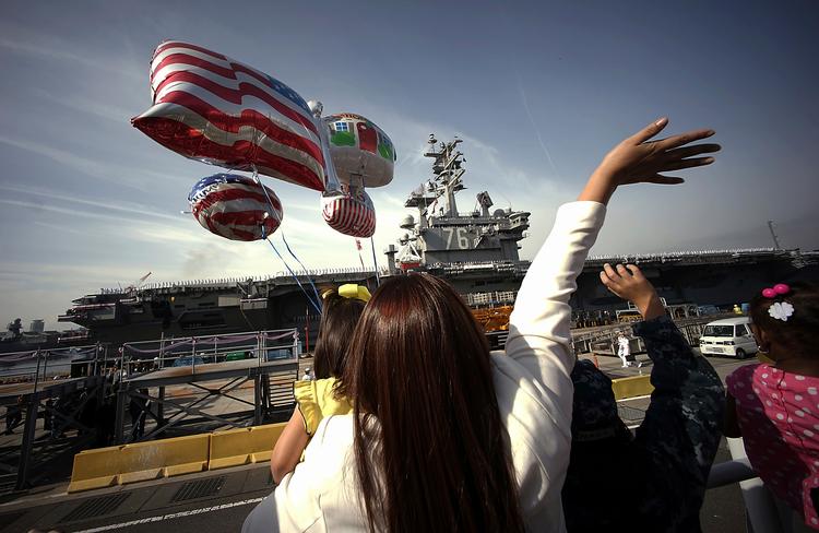’USS Ronald Reagan’ er et af de store skibe i USA’s flåde, som er drevet med atomkraft, det, som giver dem enorm rækkevidde i Stillehavet. Men i Palau og Marshalløerne frygter mange atomaffald og miljøkatastrofer. Foto: Eugene Hoshiko/Ritzau Scanpix
