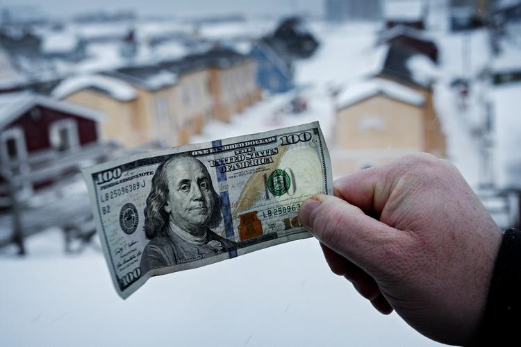 På vej hjem fra skole i Nuuk blev Jakob Nordstrøms 11-årige søn en del af en reklamekampagne for USA. Det bryder Jakob Nordstrøm sig ikke om. Foto: Martin Lehmann