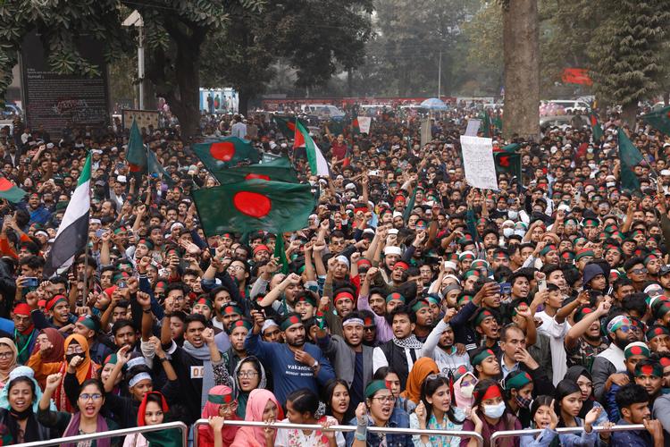 Bangladesh, hvor landets mangeårige autoritære leder, Sheikh Hasina, gik af efter demonstrationer, er et af de få lyspunkter i Human Rights Watchs årlige rapport. Foto: Mohammad Ponir Hossain/Ritzau Scanpix