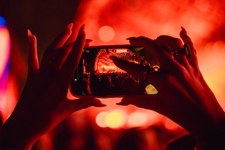 Roskilde Festival risikerer igen at måtte nedskalere de største kunstneres sceneshow, fordi loftshøjden på Orange Scene er for lav.    Foto: Benjamin Krog