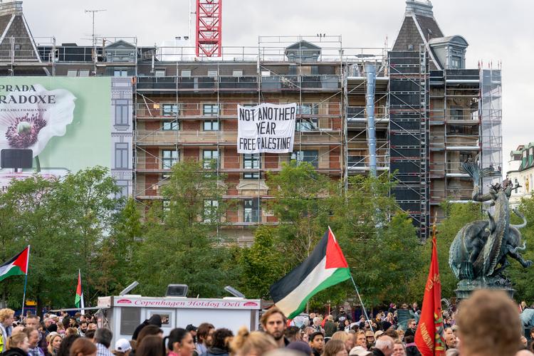 19 personer er i 18 sager blevet tiltalt for at have billiget terrorangrebet i oktober 2023 ved opslag på sociale medier eller udtalelser ved demonstrationer eller i radioen. Arkivfoto. 

 Foto: Kenneth Meyer