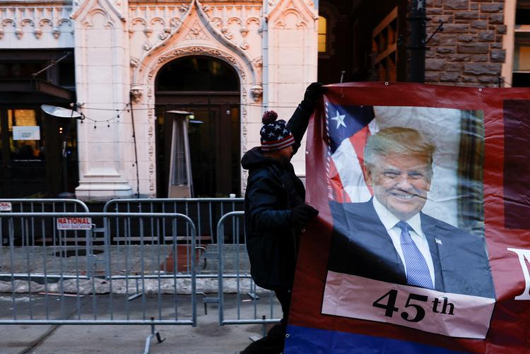 Trump-støtter i Washington forbereder sig på indsættelsen af USA's 47. præsident i morgen, mandag.  Foto: Shannon Stapleton/Ritzau Scanpix