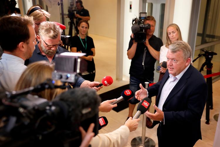 Udenrigsminister og formand for moderaterne Lars Løkke Rasmussen (M) talte i sommeren 2024 med pressen efter ni timers hasteindkaldt møde på Christiansborg om krænkelsessager og dårligt arbejdsmiljø. Foto: Jens Dresling