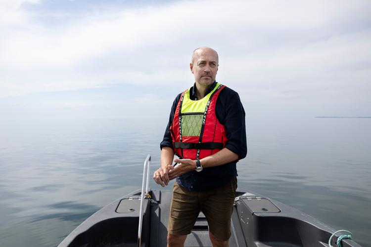 Miljøminister Magnus Heunicke (S) om bord på en speedbåd i Karrebæksminde. Det var her, han erklærede, at han vil huskes som ministeren, der reddede vandet. Arkivfoto: Thomas Borberg