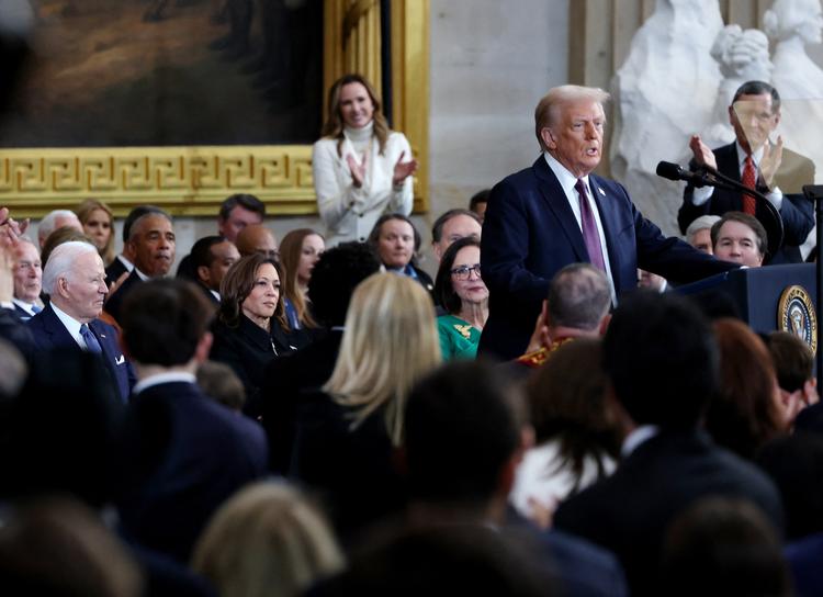 Forhenværende præsident Joe Biden og forhenværende vicepræsident Kamala Harris sad bag Donald Trump, da han holdt sin indsættelsestale. Foto: Evelyn Hockstein/Ritzau Scanpix